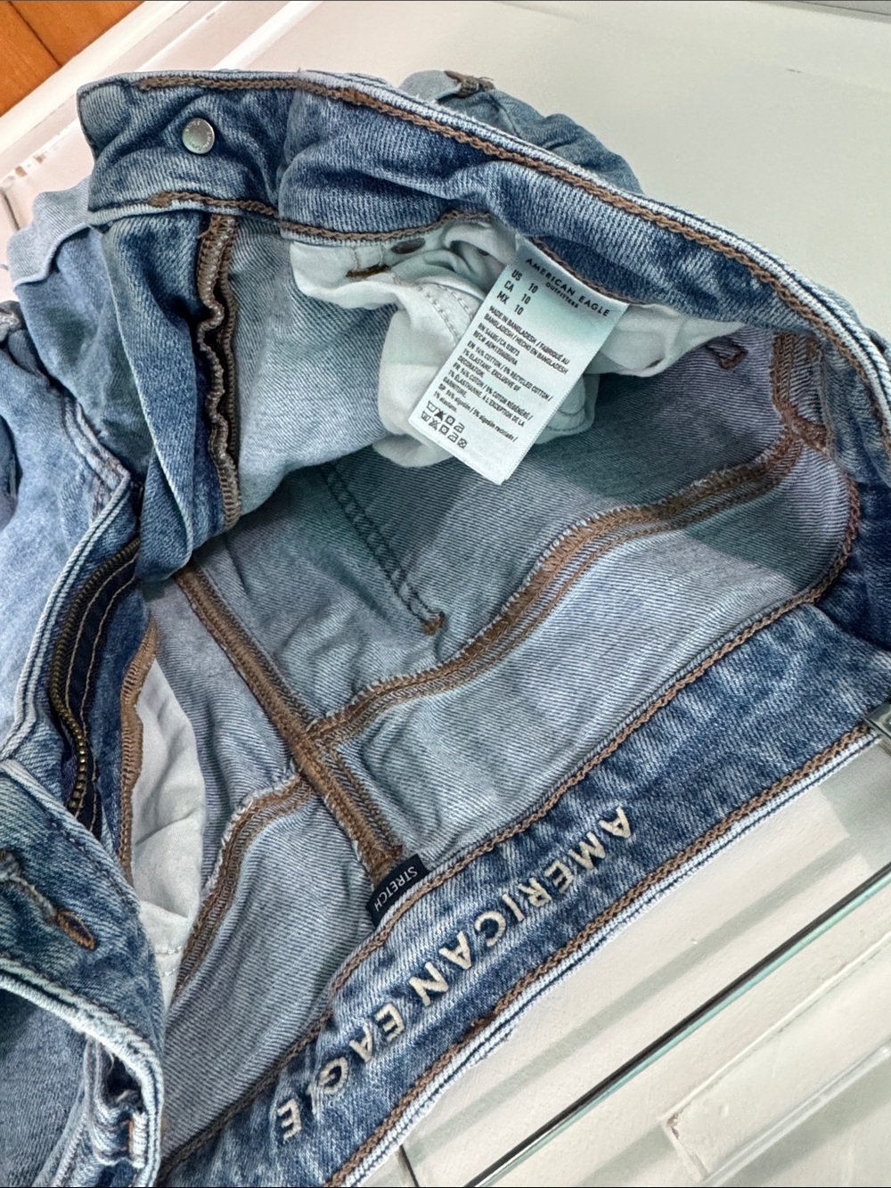 American Eagle Outfitters Medium Blue Boyfriend Denim Mom Jean Shorts - Picture 2 of 4